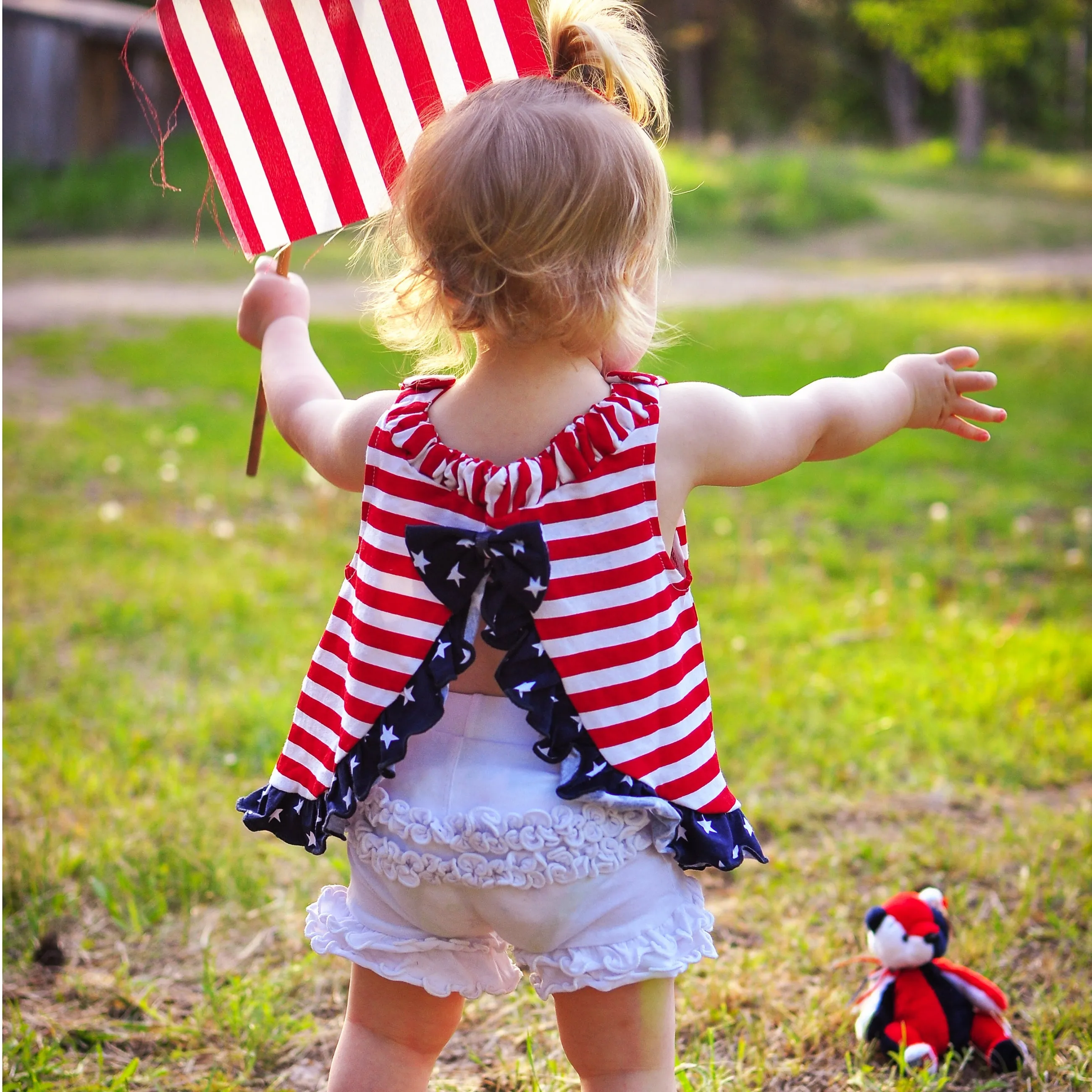 AnnLoren Baby Big Girls 4th of July Swing Stripes Stars Tank Top with Ruffle Trim and Bow