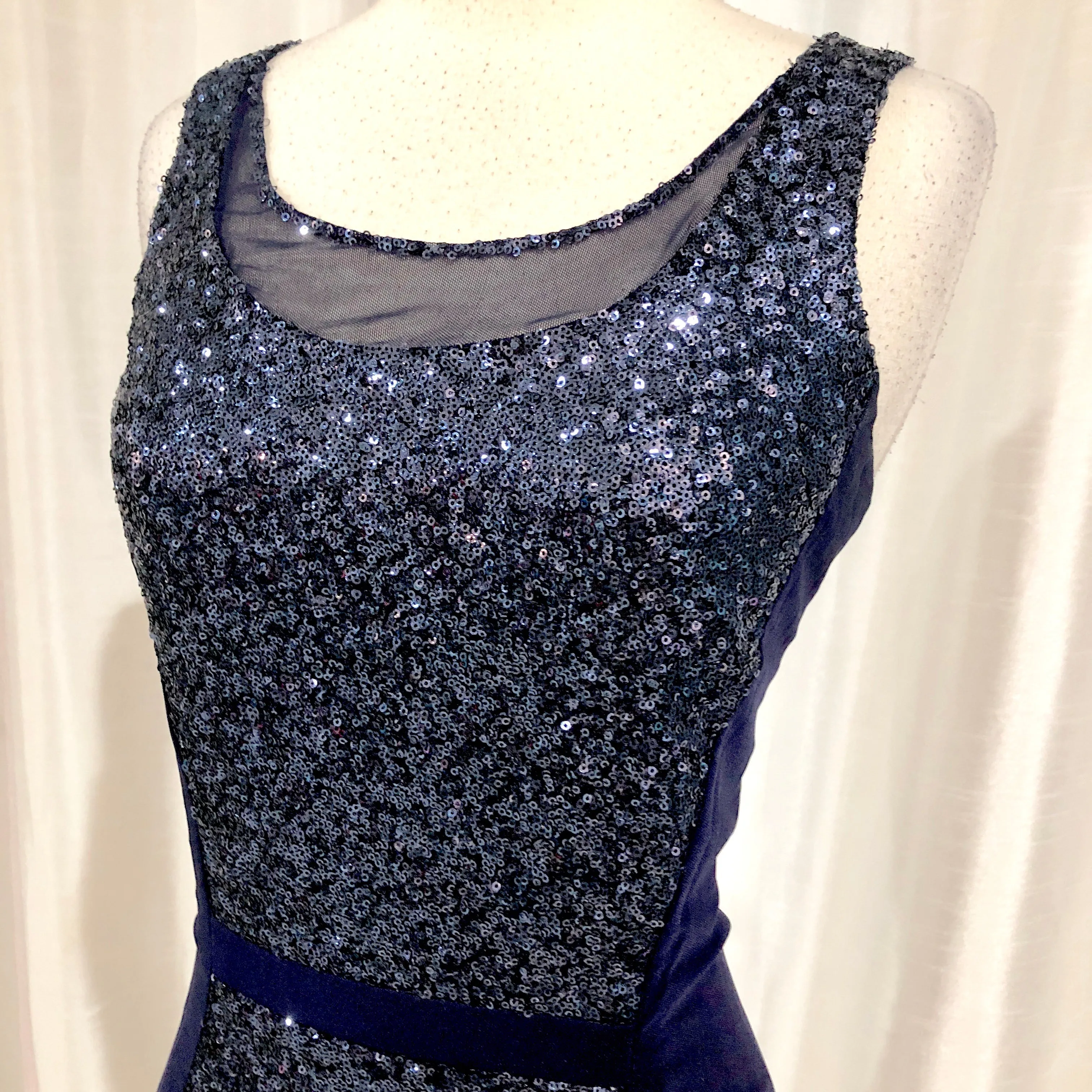 BOUTIQUE Short Navy Form Fitting Gown Size 4