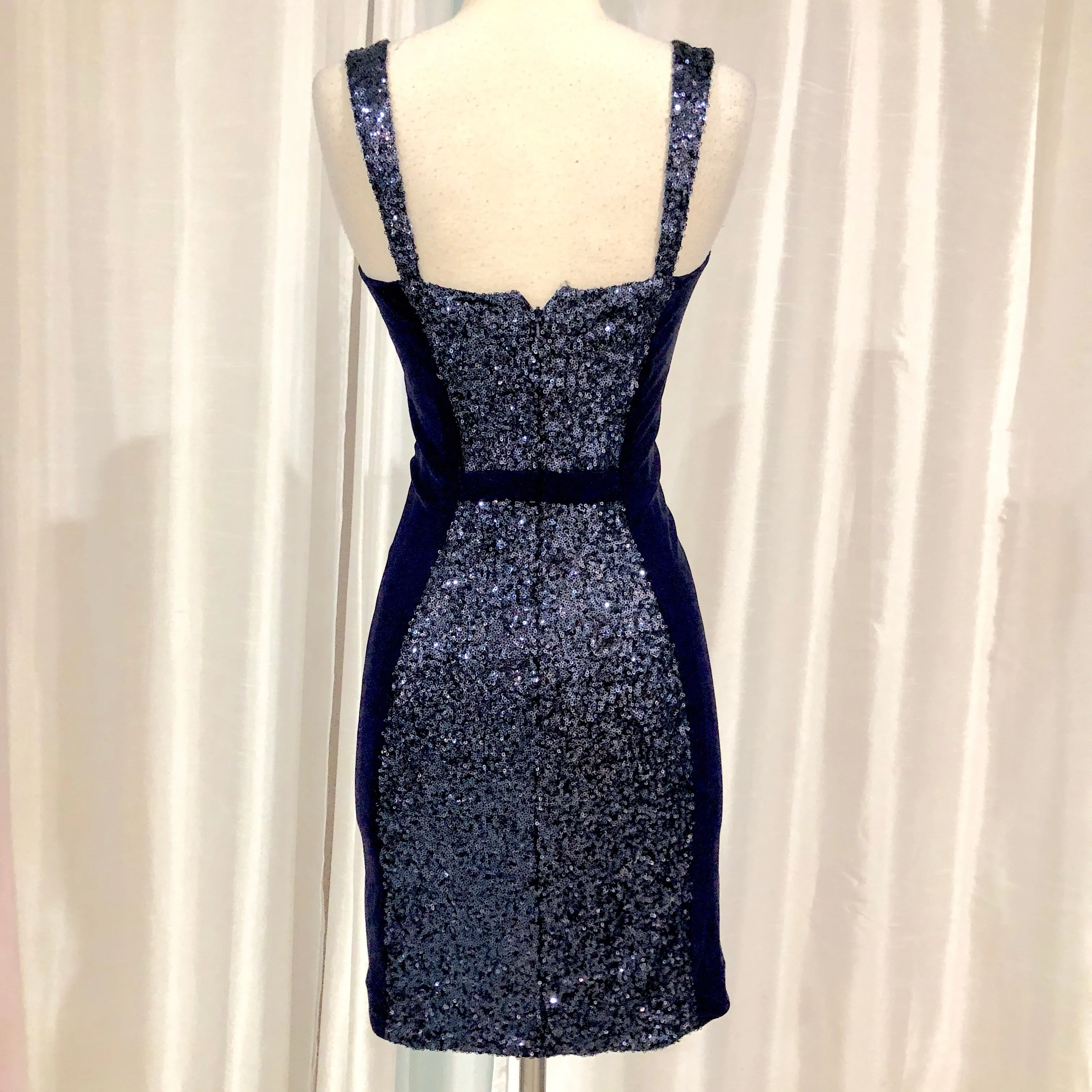 BOUTIQUE Short Navy Form Fitting Gown Size 4