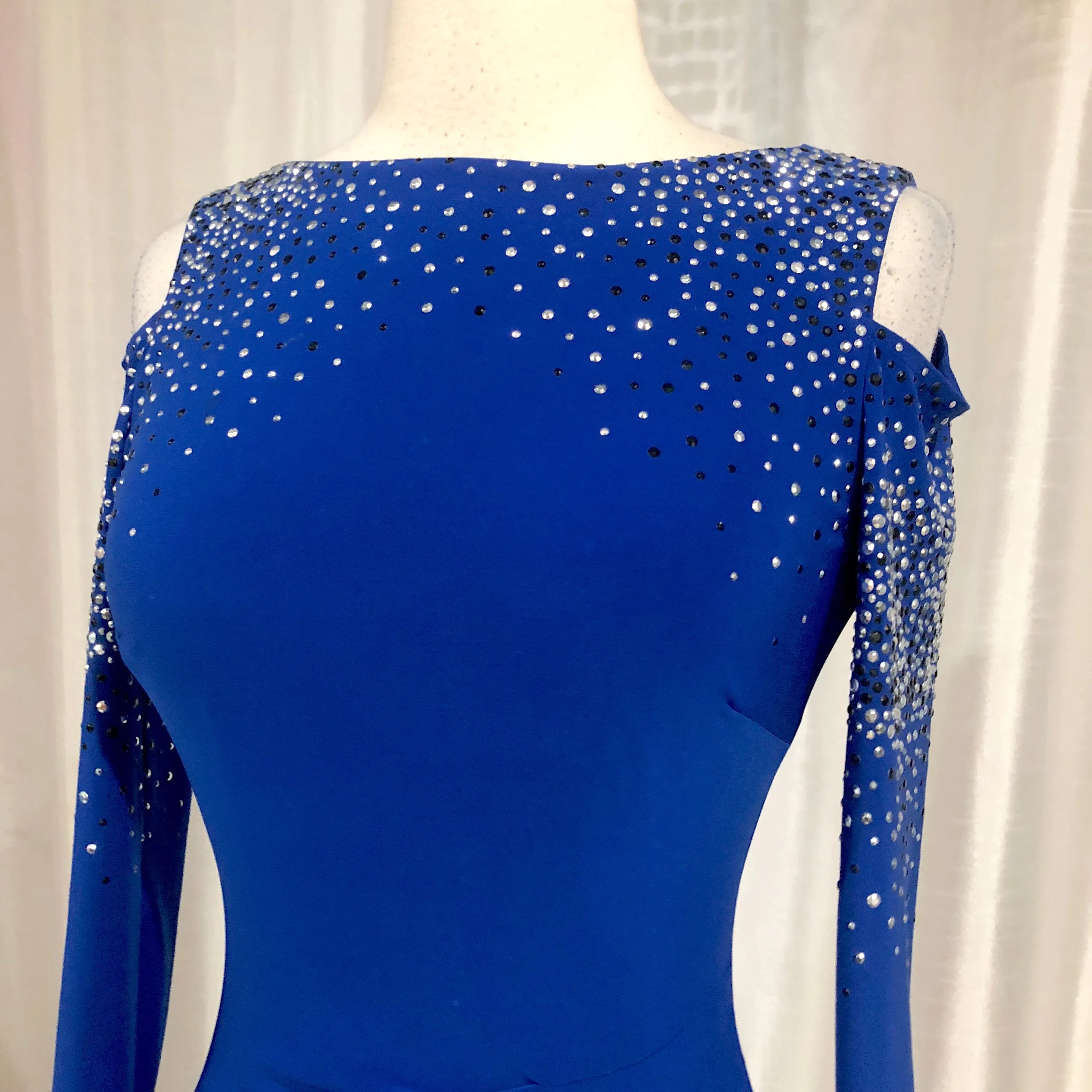 Cache Short Royal Blue Long Sleeve Gown Size 0