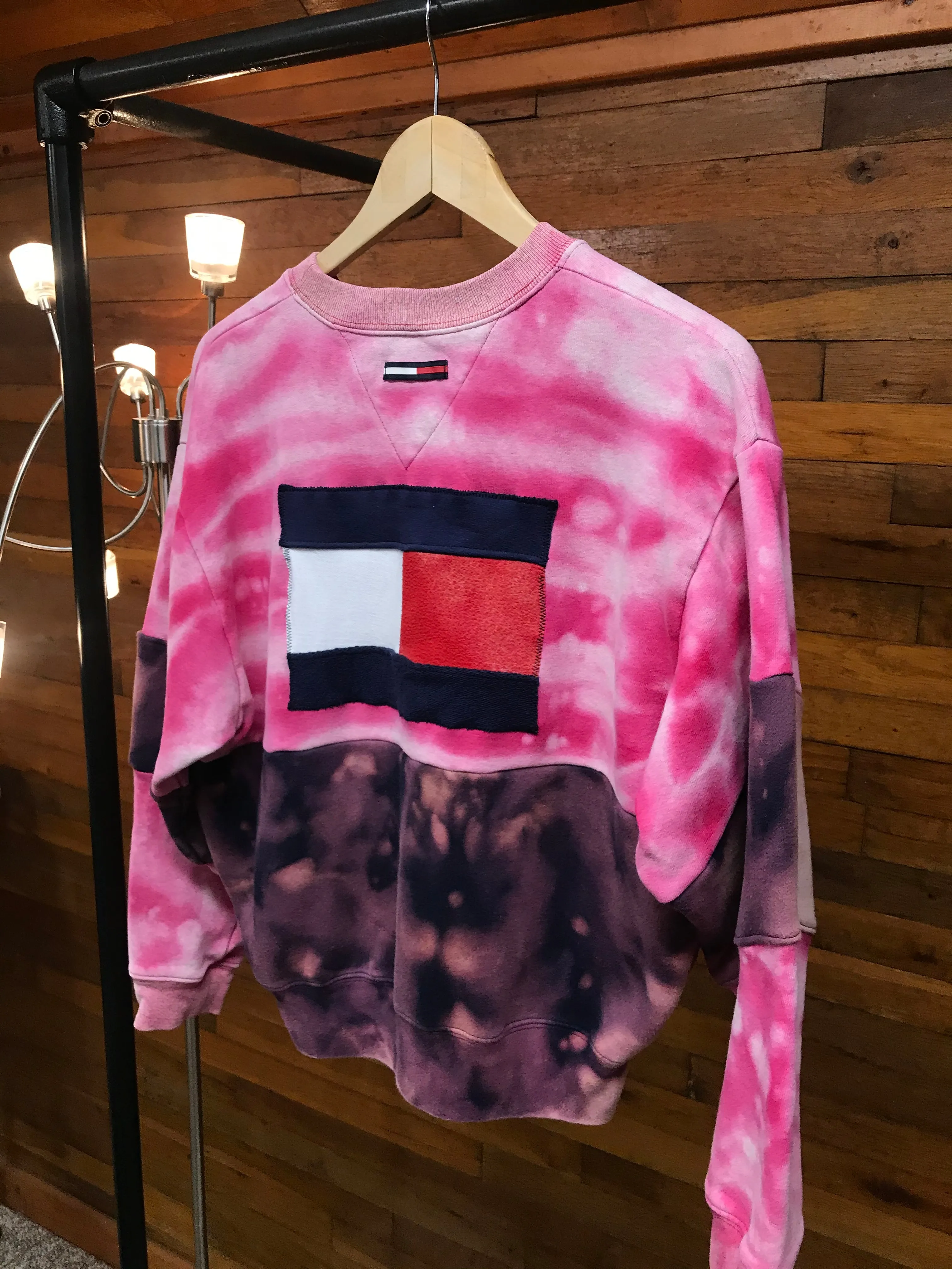 Custom Tommy Hilfiger Cropped Big Flag Sweater (M/L)