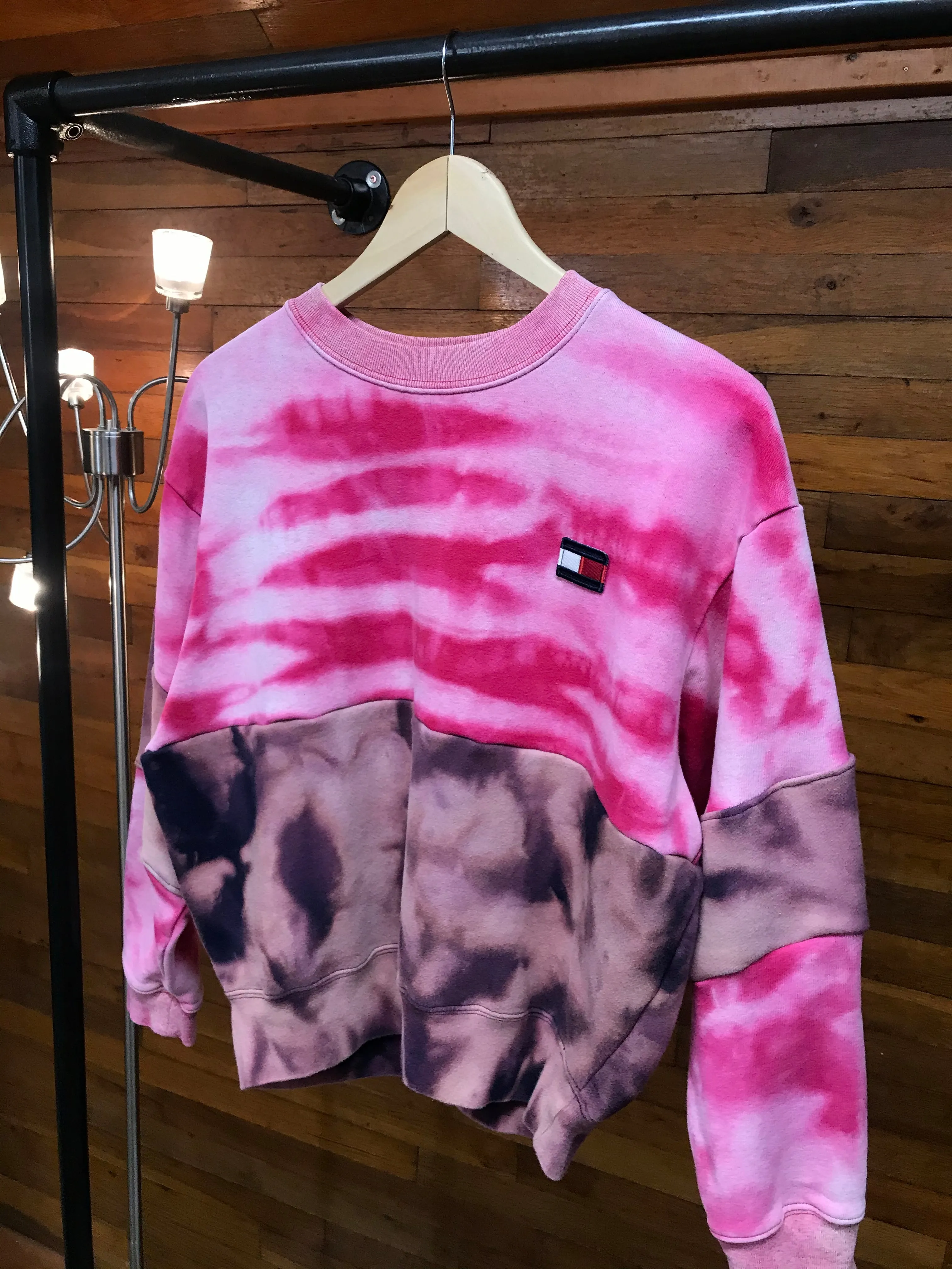 Custom Tommy Hilfiger Cropped Big Flag Sweater (M/L)