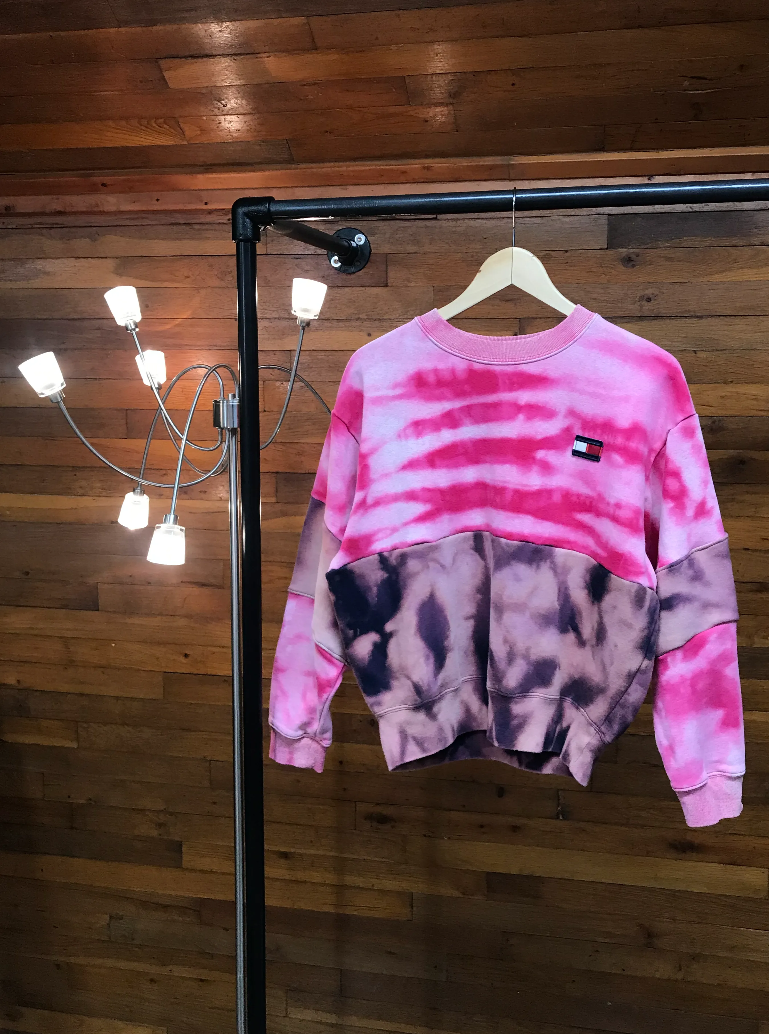 Custom Tommy Hilfiger Cropped Big Flag Sweater (M/L)
