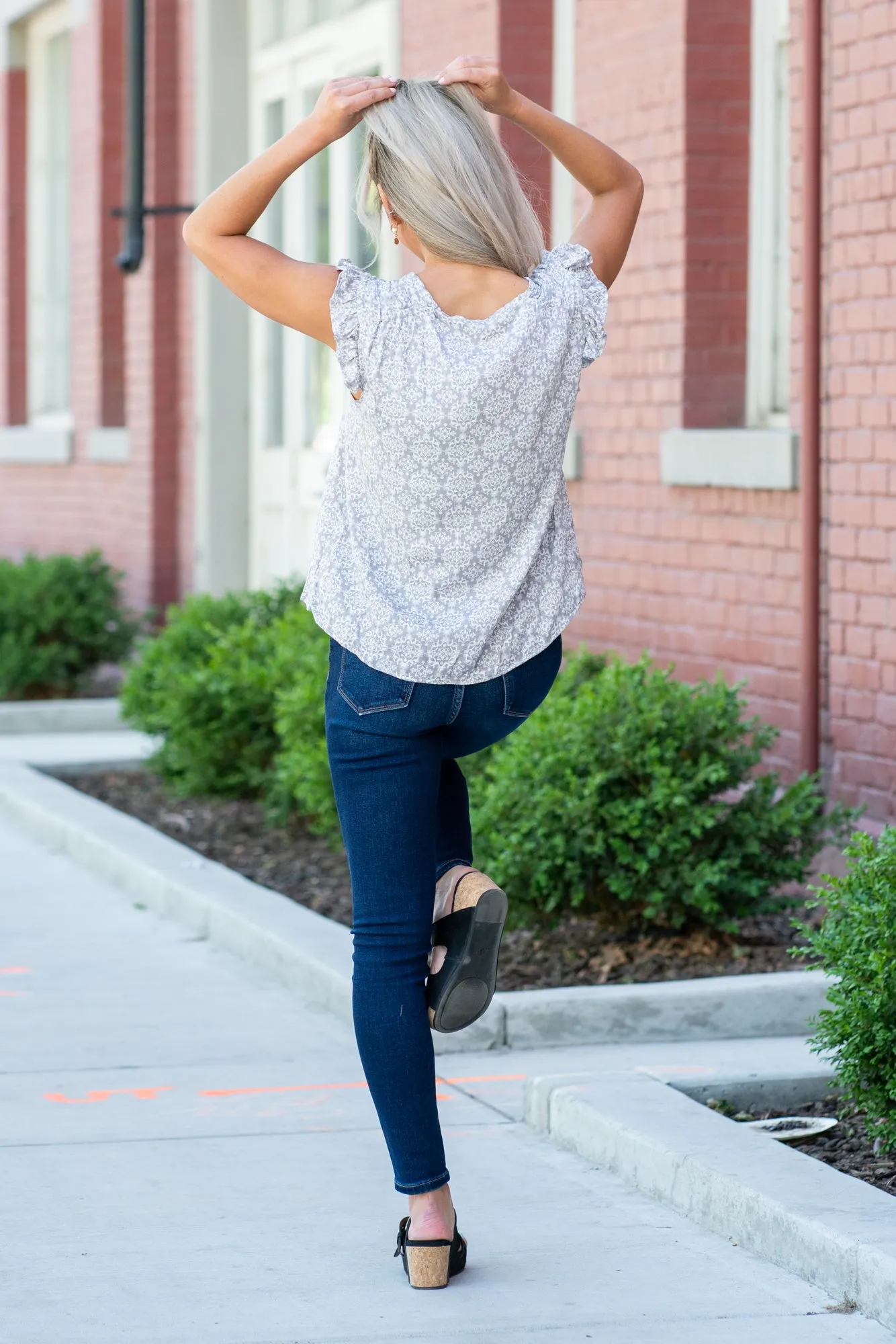 Riverton Sleeveless Ruffle Floral Top - Grey