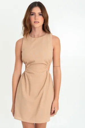 Vestido corto de lino con cut out costados